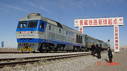 青藏線“雪域神舟”號機車